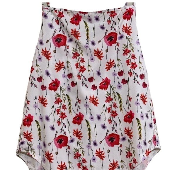 White and Red Smocked Pleated Tank Top - Picture 3 of 4